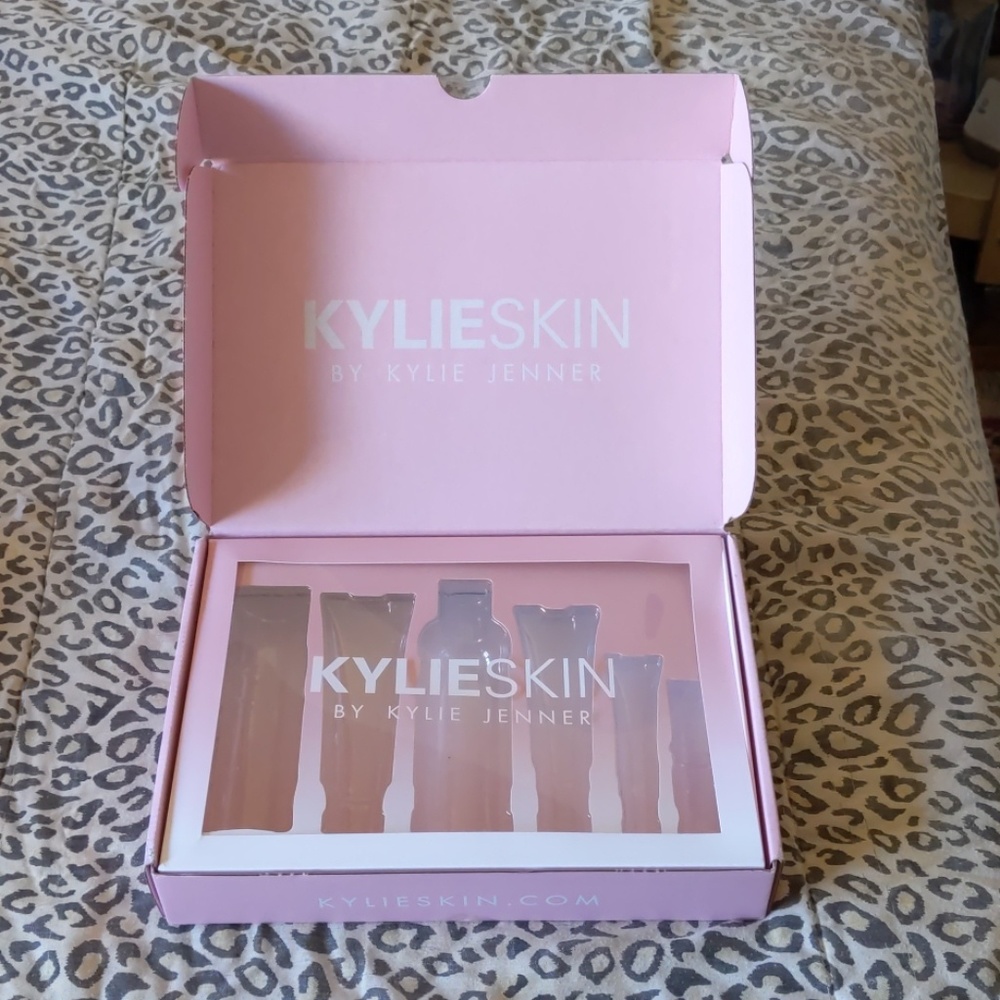 KylieSkin Kylie Jenner Skin Toner and Box - Picture 3 of 8